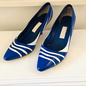 Vintage 80s blue and white leather pumps